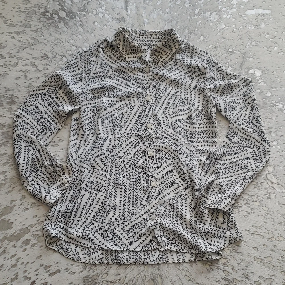 Cabi Split Back Geometric Print Long Sleeve Button Up Blouse SzS